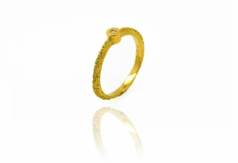 Texturierter Goldring Kora