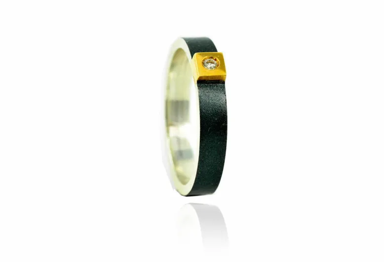 Ehering Domen, Diamant in quadratischer Fassung