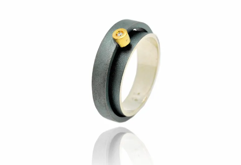 Ring Manat, Diamant in runder Fassung