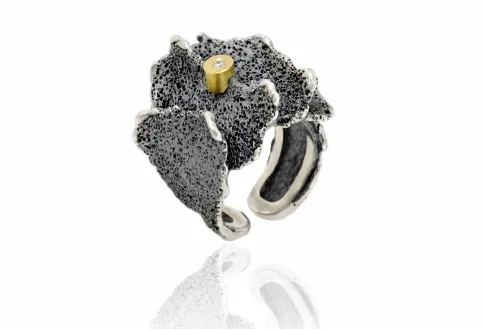 Anillo Atlas, diamante en engaste redondo de oro