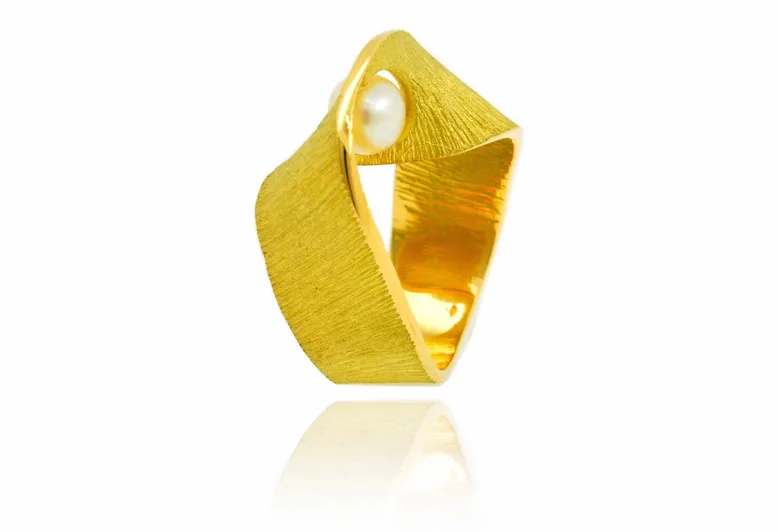 Ring Moebius mit Perle innen