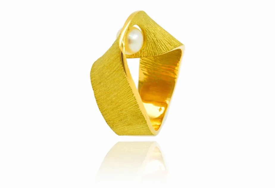 Ring Moebius mit Perle innen