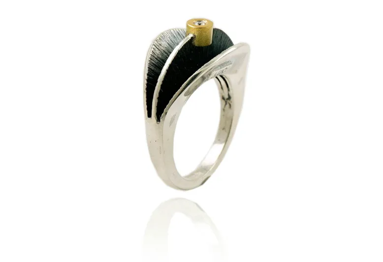 Kleiner Goldring Trova mit Brillant