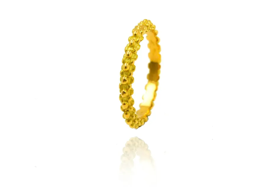 Anillo Eteri de oro texturizado