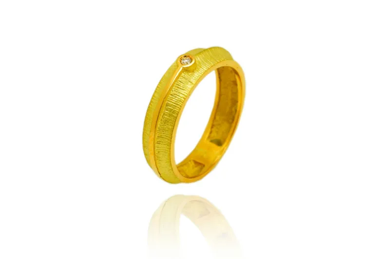 Goldring Mia mit Diamant