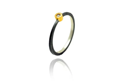 Anillo Nil, diamante en engaste cónico