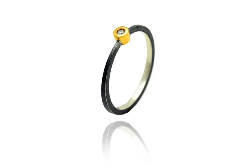 Ring Nil, Diamant in konischer Fassung