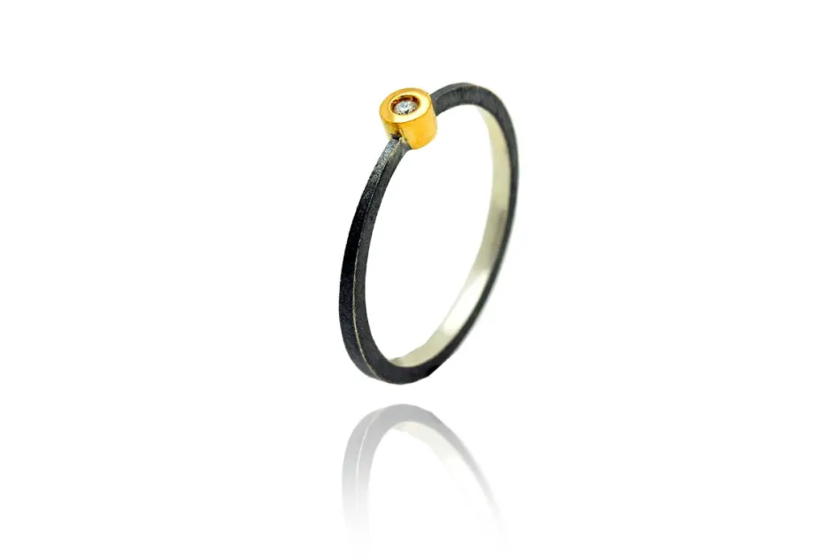 Ring Nil, Diamant in konischer Fassung