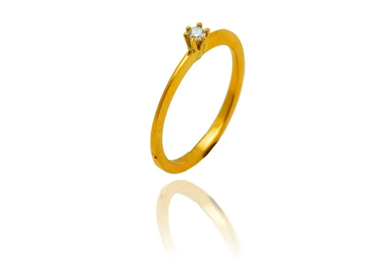 Anillo Nil, oro con diamante en engaste de oro