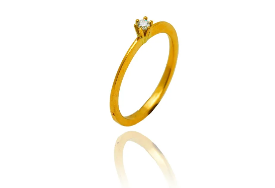Anillo Nil, oro con diamante en engaste de oro