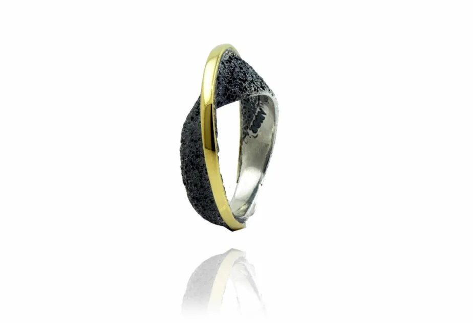Moebius ring