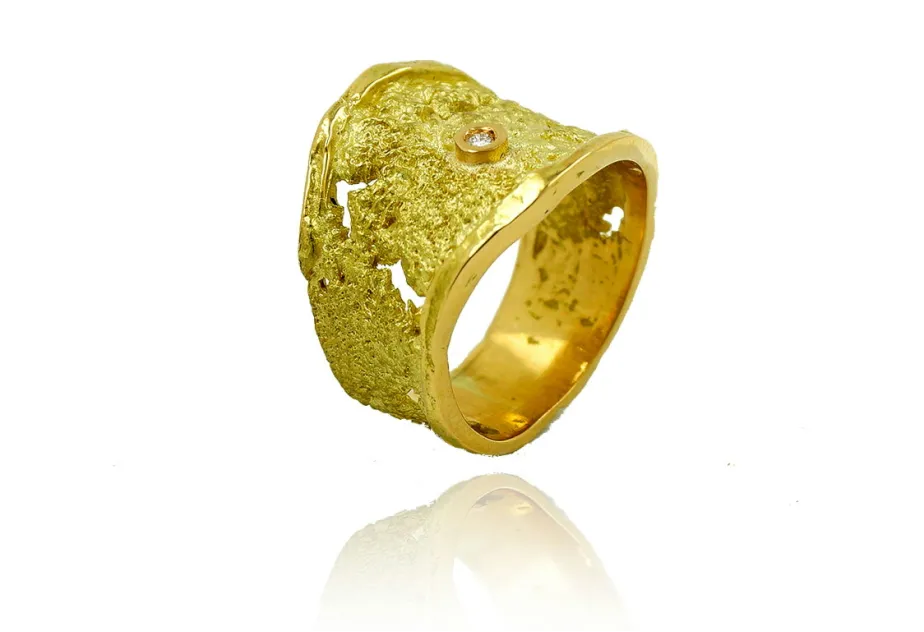 Kleiner Goldring Intenzza mit Diamant