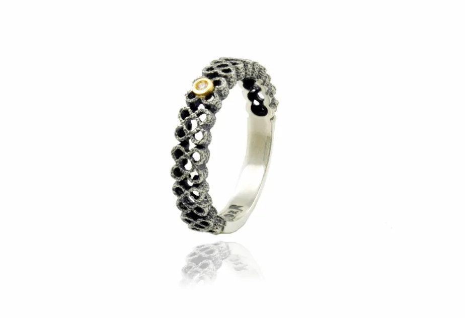 Perforated Gold Ring Panot with Diamonds