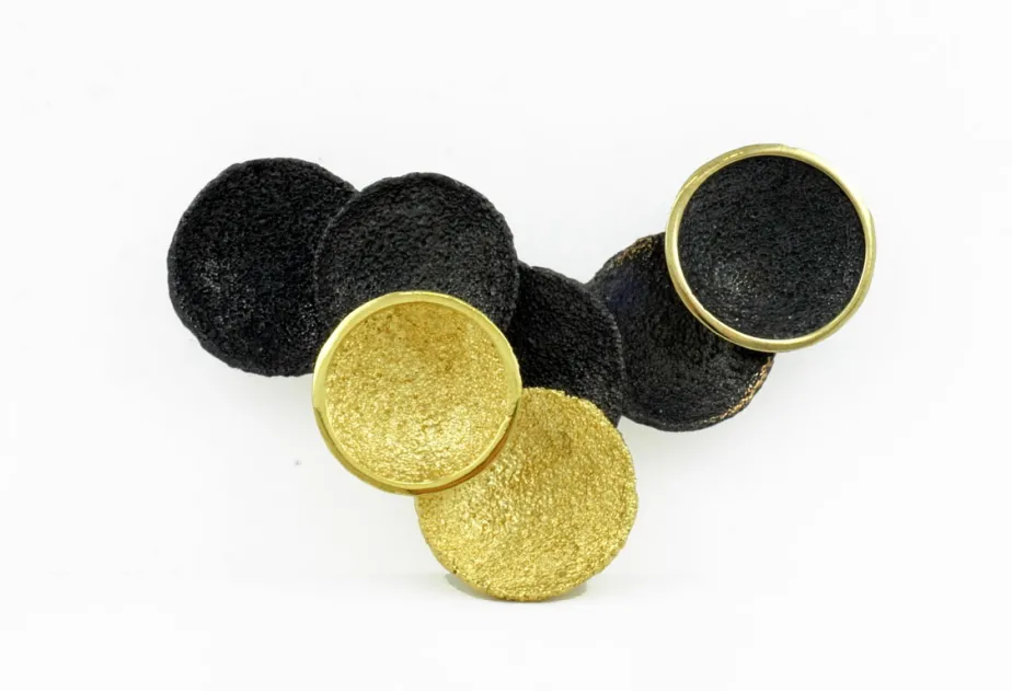 Colgante Singular negro dorado premium