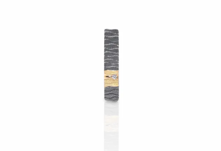 Kleiner Anhänger Delta, Silber und Gold
