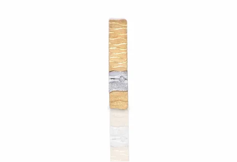 Kleiner Anhänger Delta, Gold und Weißgold mit Diamant