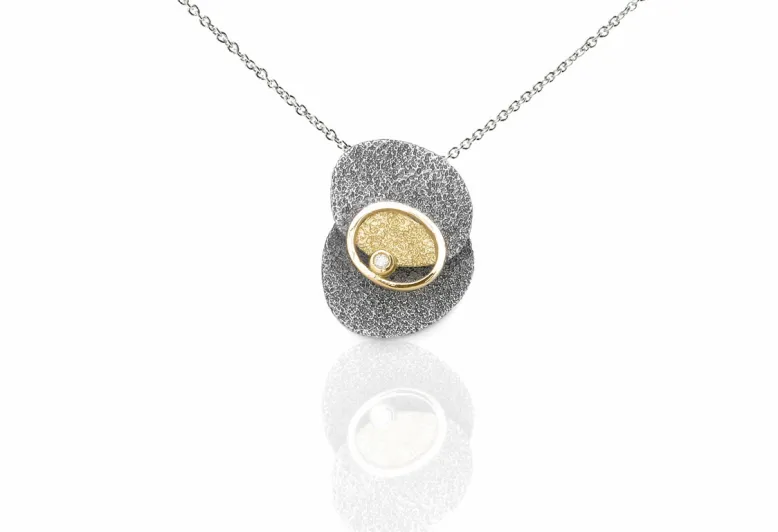 Anhänger Arusa, Silber und Gold mit Diamant