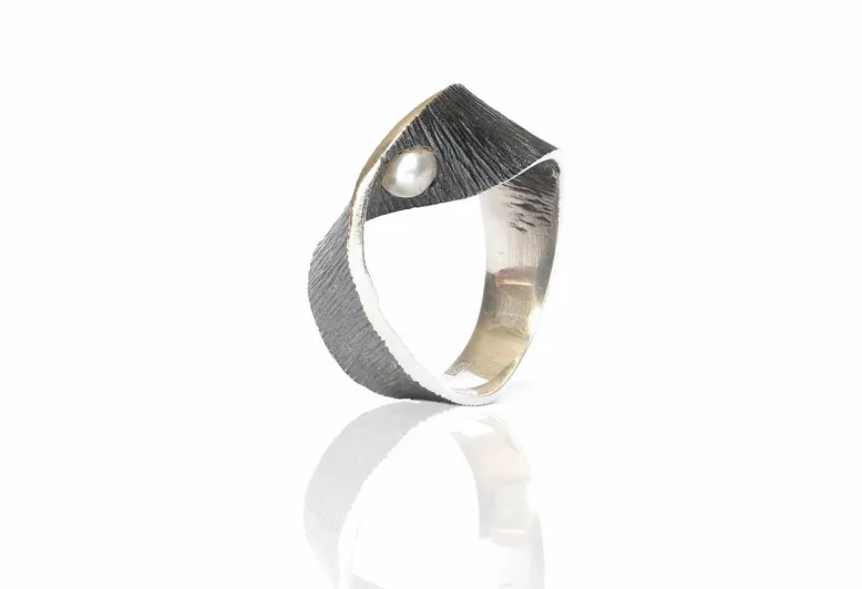 Moebius small ring