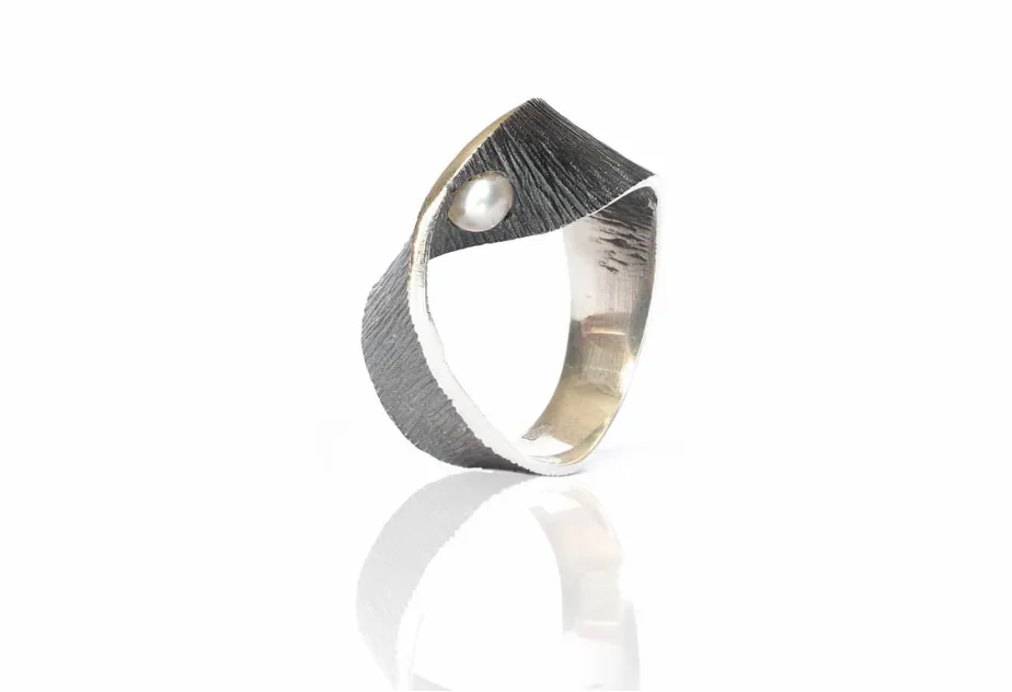 Moebius small ring