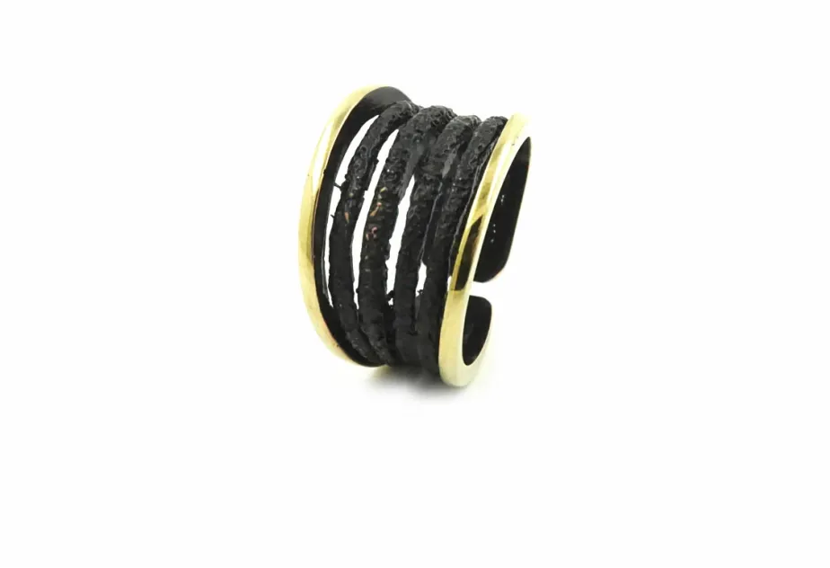 Anillo Dynamic negro dorado grande