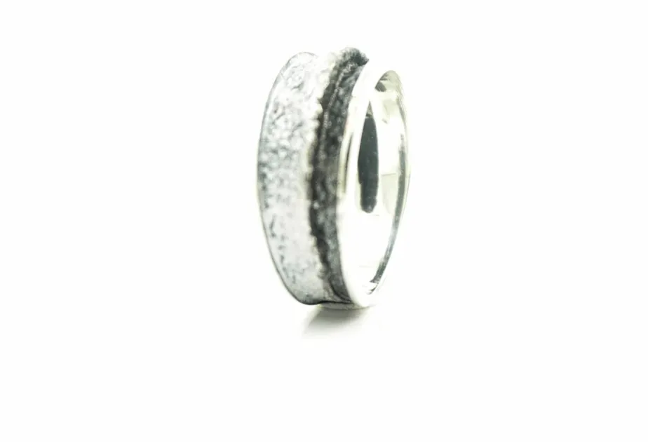 Kleiner grauer Ring Troia