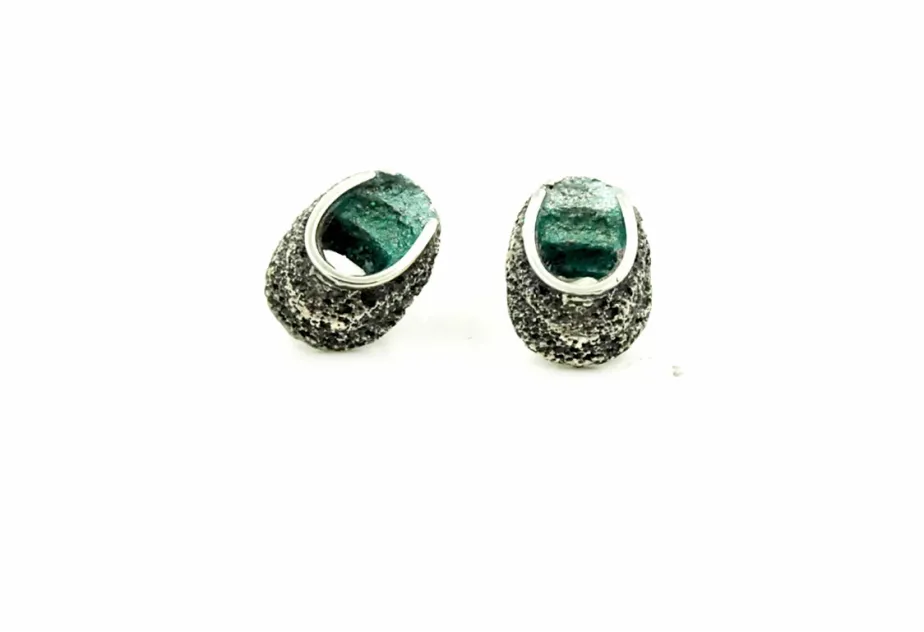 Small emerald green Sinera earrings