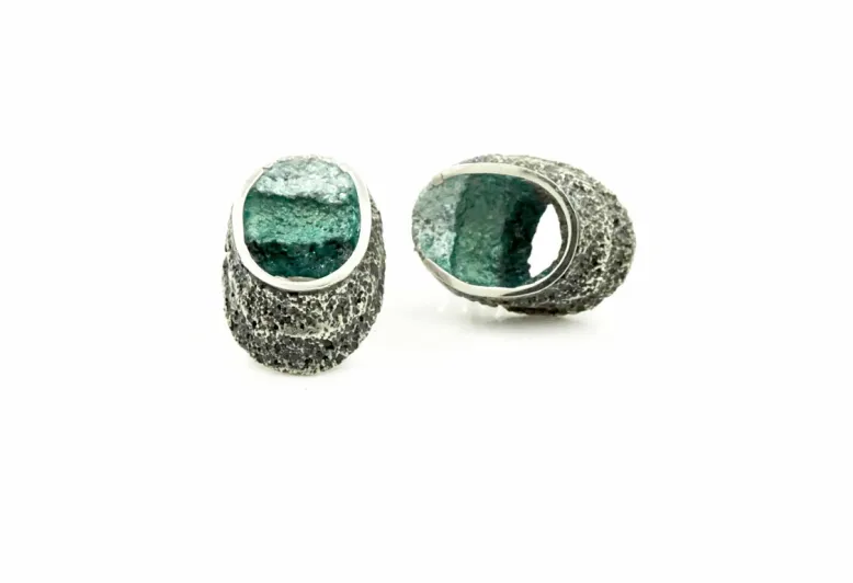 Sinera medium emerald green earrings
