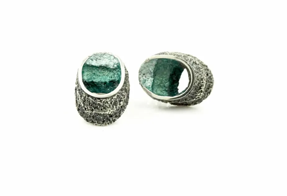 Sinera medium emerald green earrings