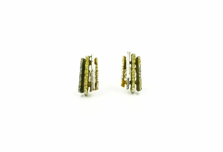 Junc  lichen green small earrings