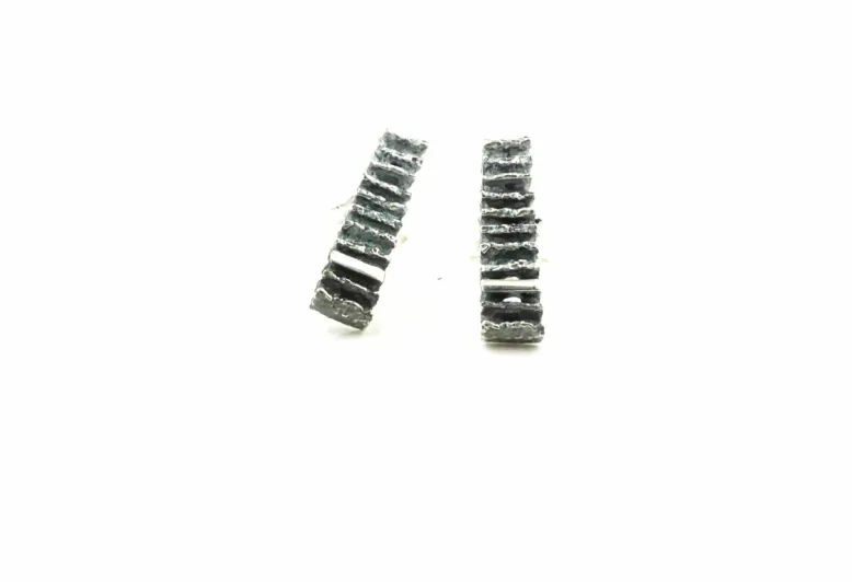 Pendientes Junc estrechos medianos gris