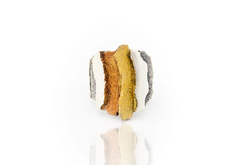 Carban ochre ring