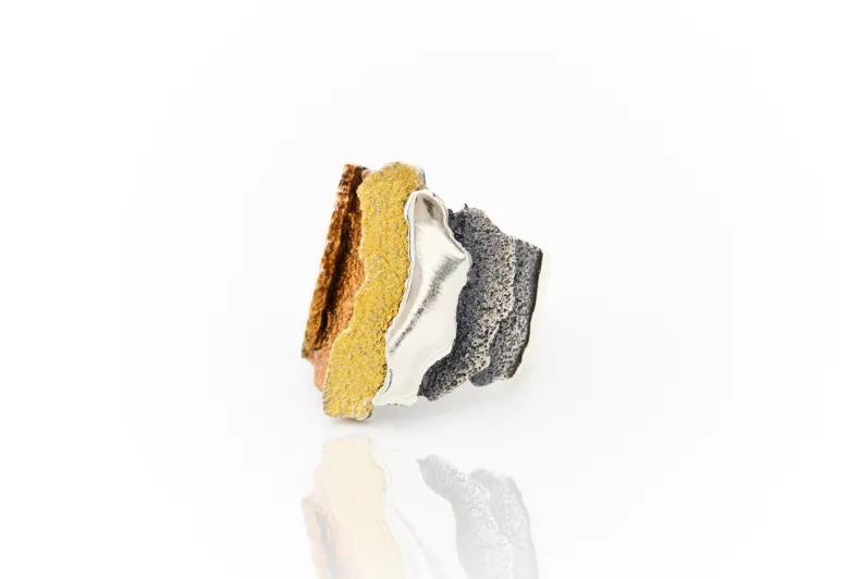Carban ochre ring