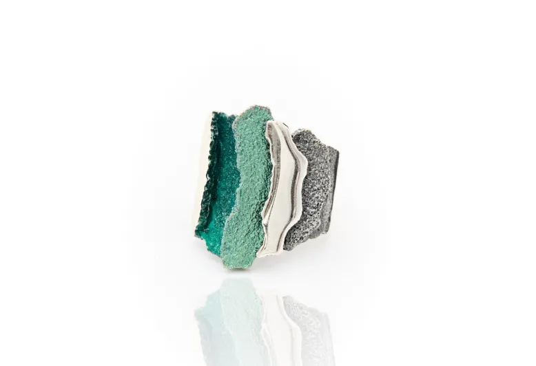 Carban green ring