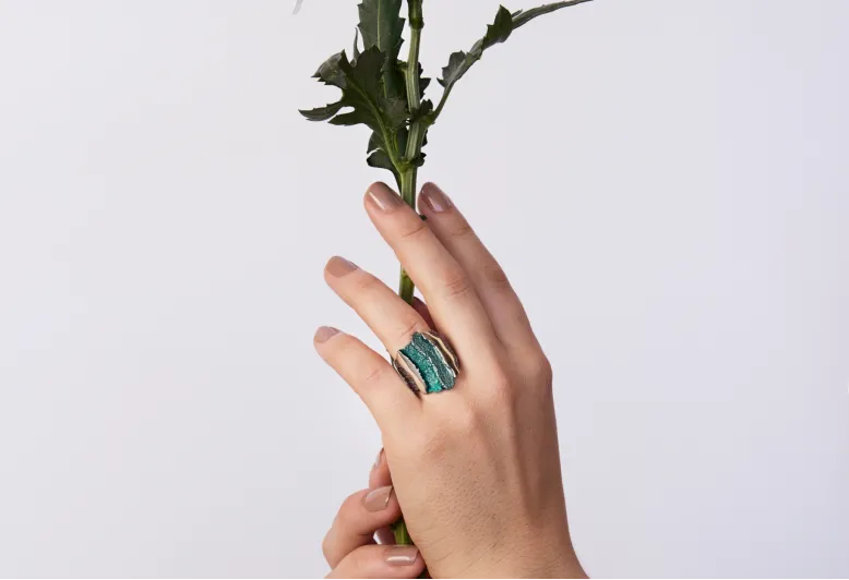 Carban green ring