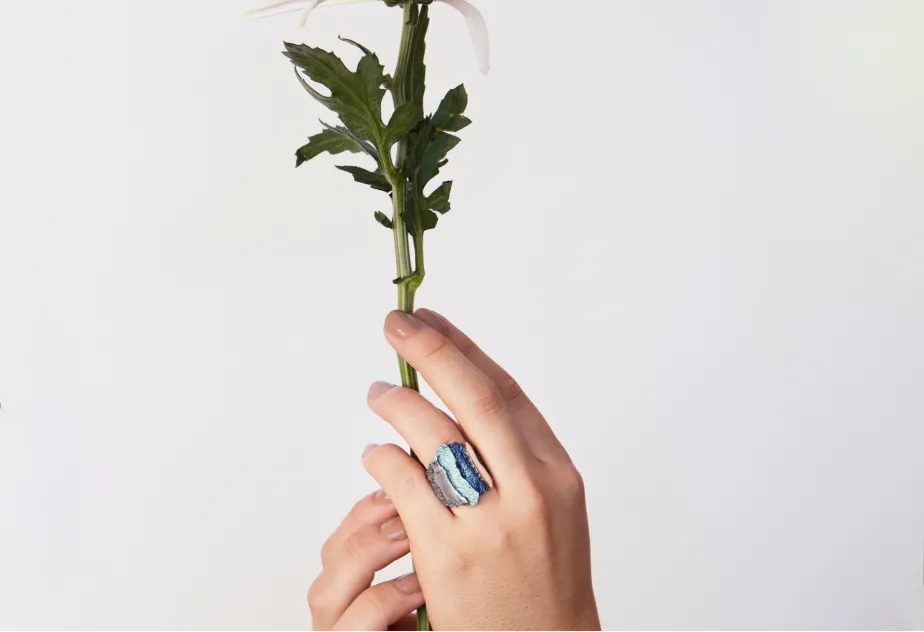 Carban blue ring