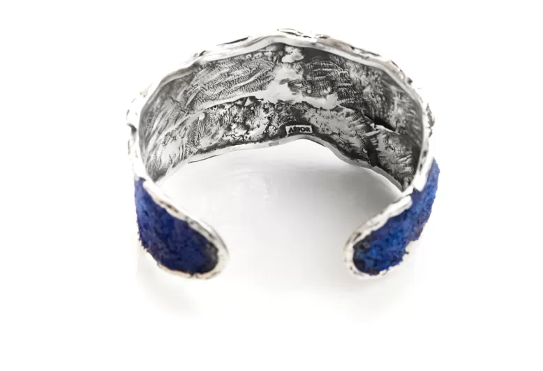 Big electric-blue Intenzza bracelet