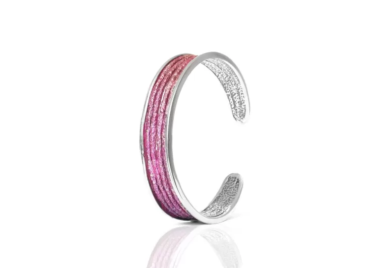 Dynamic violet bracelet