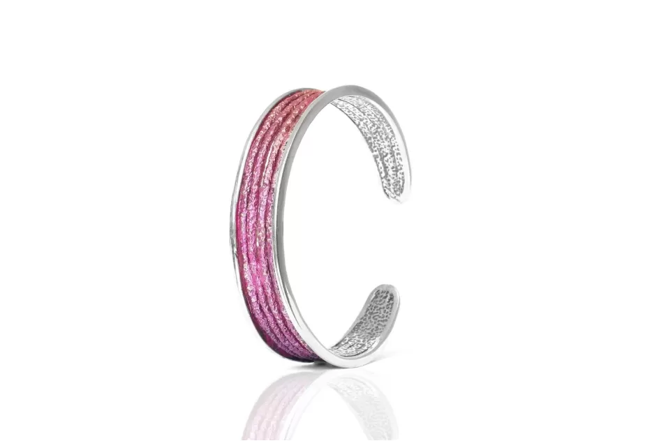 Dynamic violet bracelet
