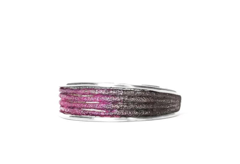 Dynamic violet bracelet