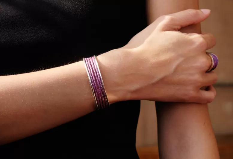 Dynamic violet bracelet