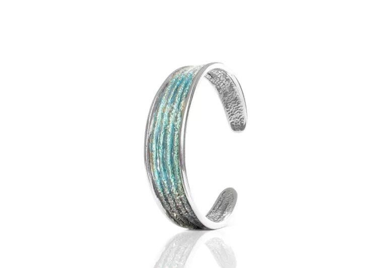 Dynamic blue bracelet