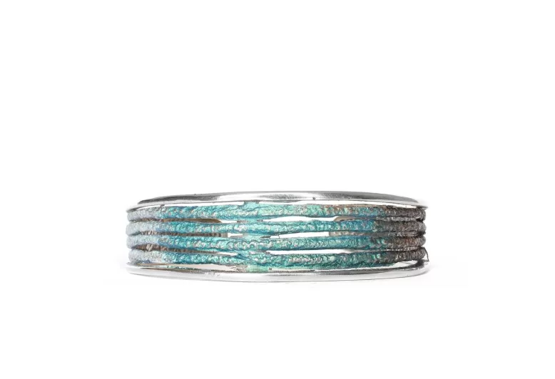 Dynamic blue bracelet