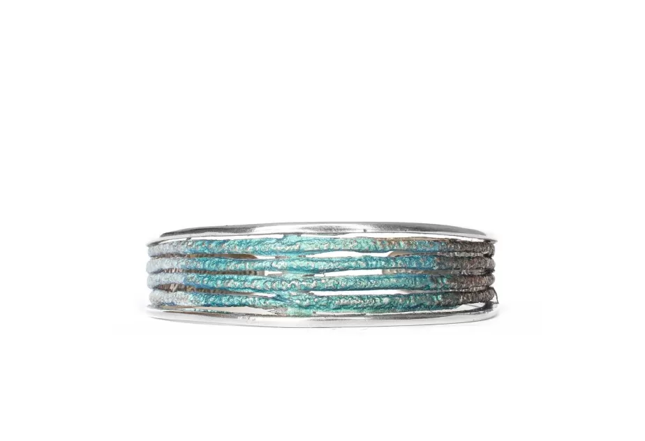 Dynamic blue bracelet