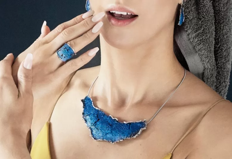 Collar Intenzza gran blau Electric