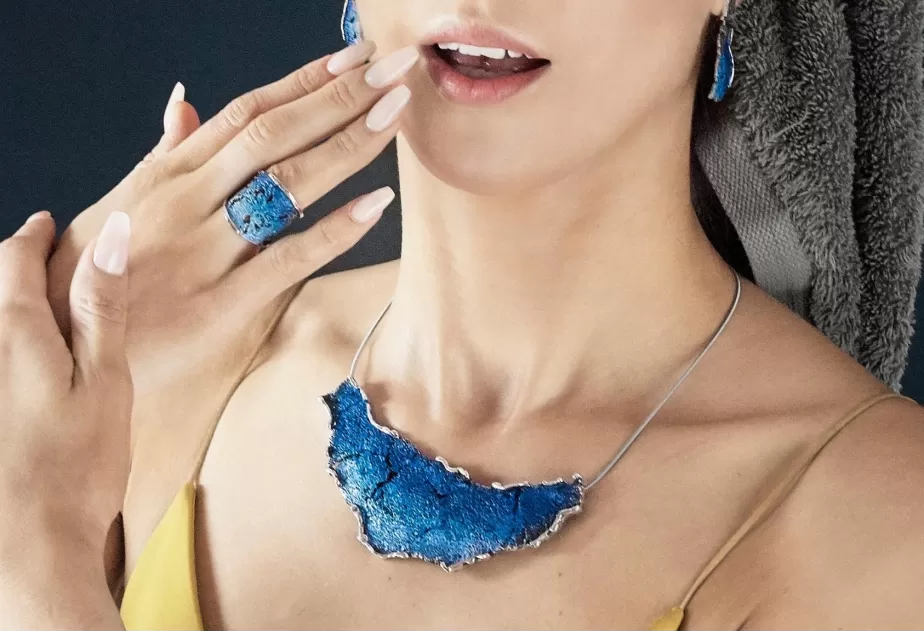 Intenzza Electric blue big necklace