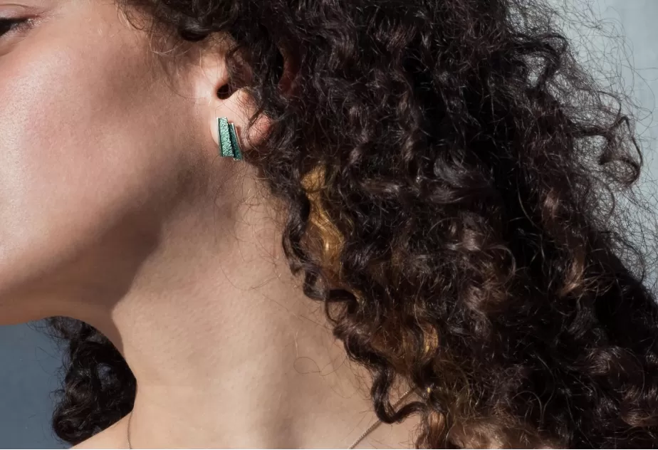 Small emerald-green Troia earrings