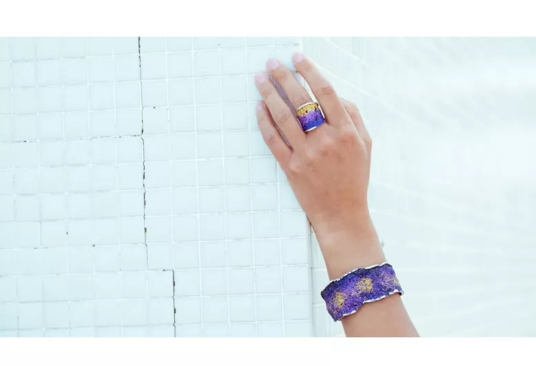Anillo Intenzza Grande Púrpura