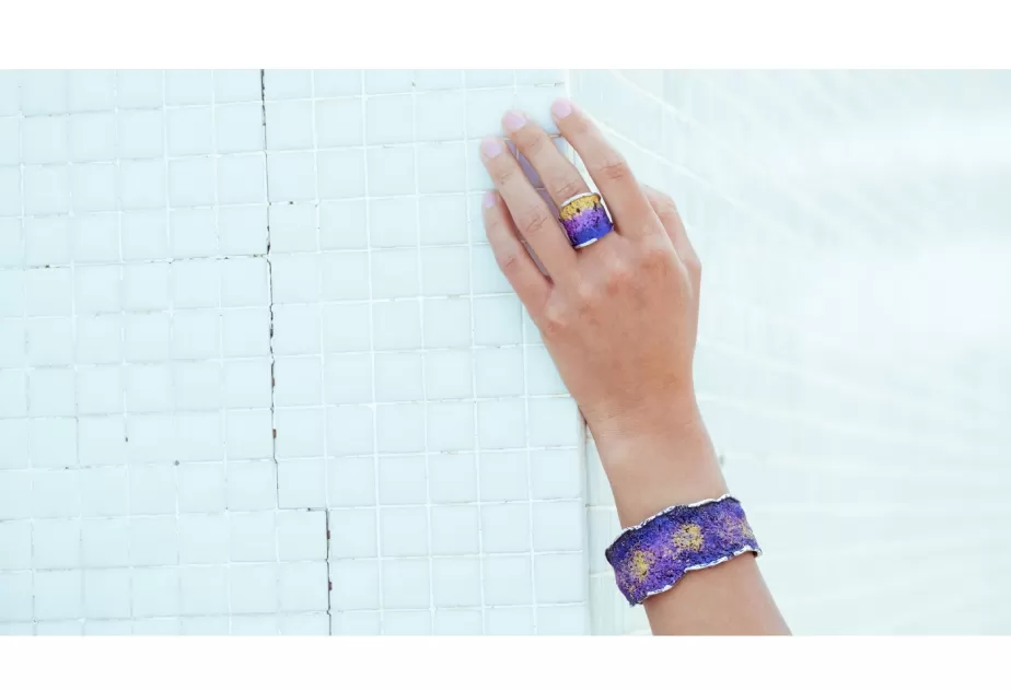 Anillo Intenzza Grande Púrpura