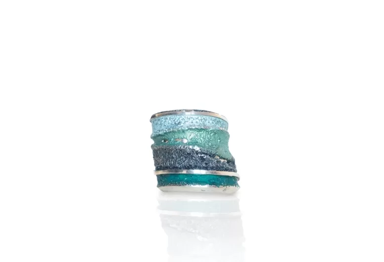 Big emerald-green Sinera ring