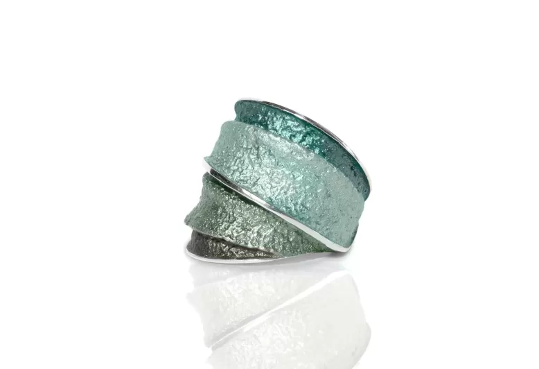 Big emerald-green Troia ring